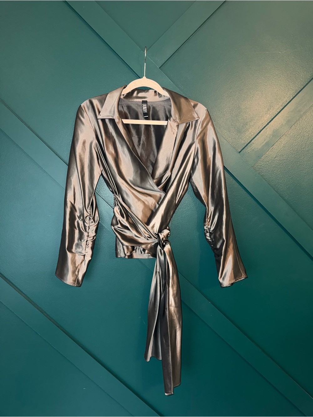 Laundry By Shelli Segal Metallic Wrap Blouse Quiet Luxury Size 8